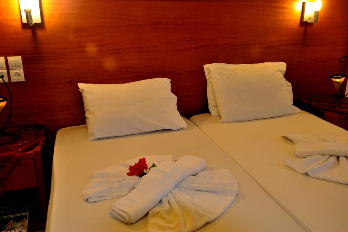 Apartment, 1 Bedroom | Desk, cribs (free), WiFi (free), bed sheets