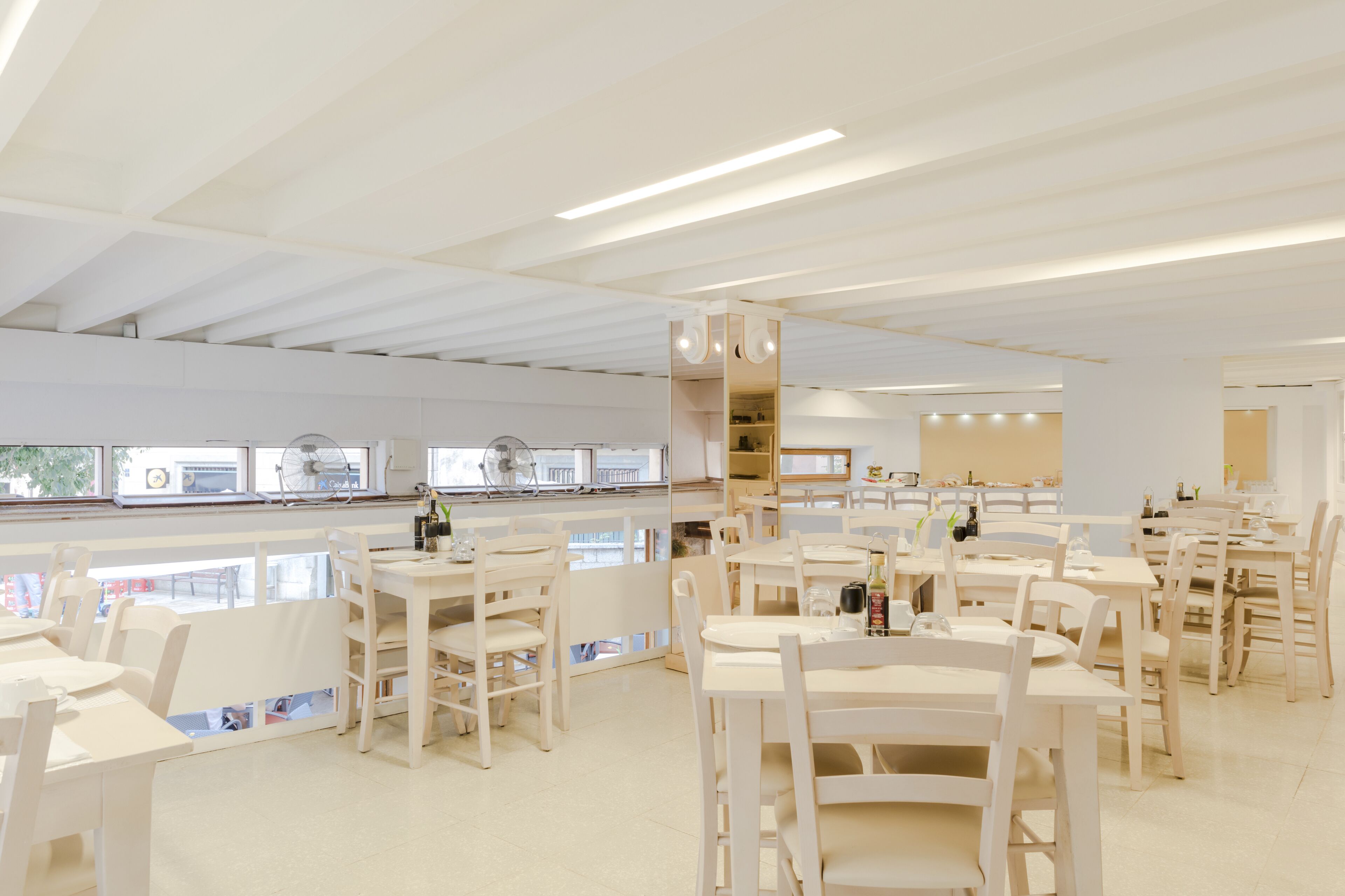 Daily full breakfast (EUR 11.50 per person)