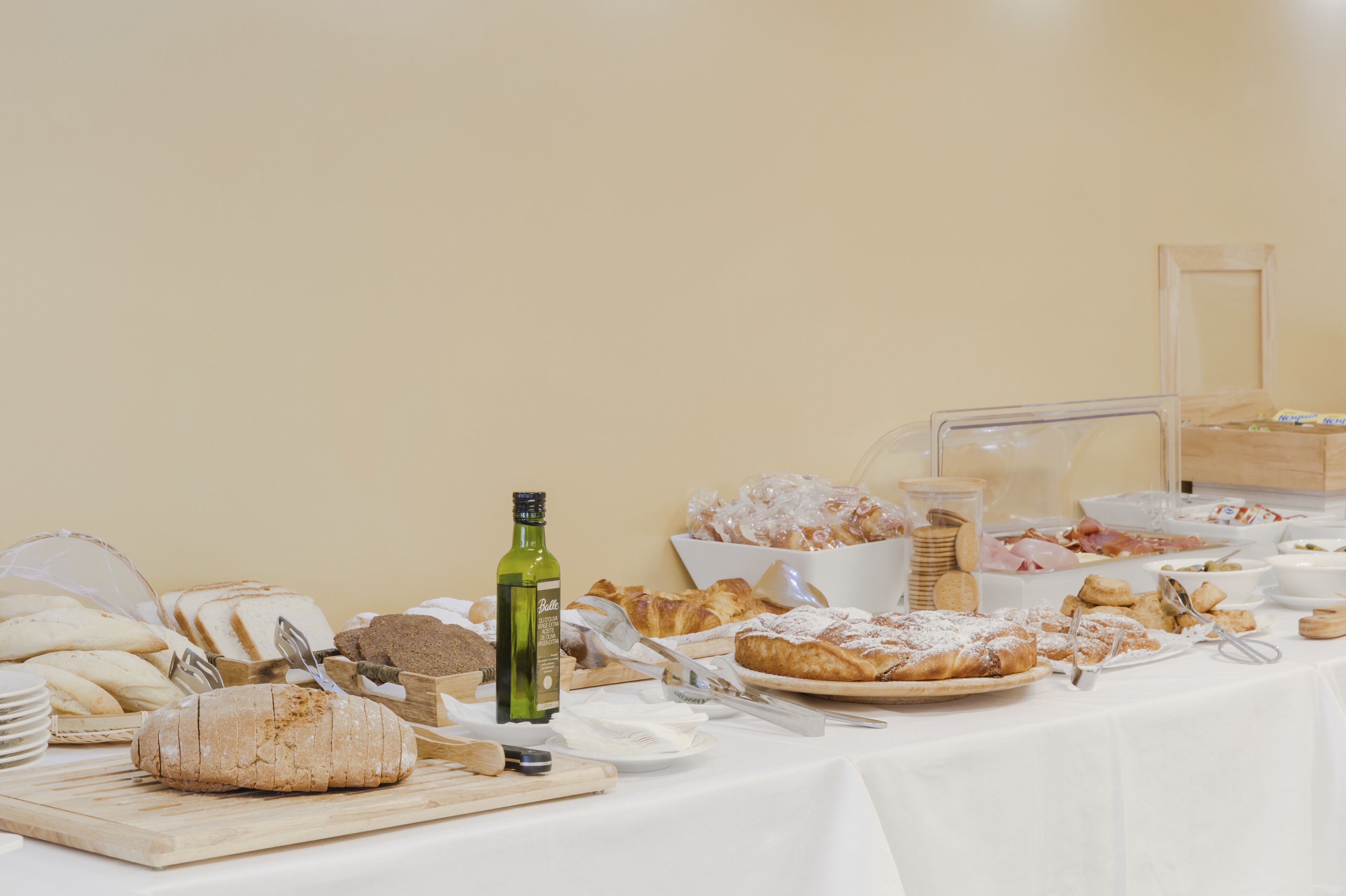 daily full breakfast (eur 9.50 per person)