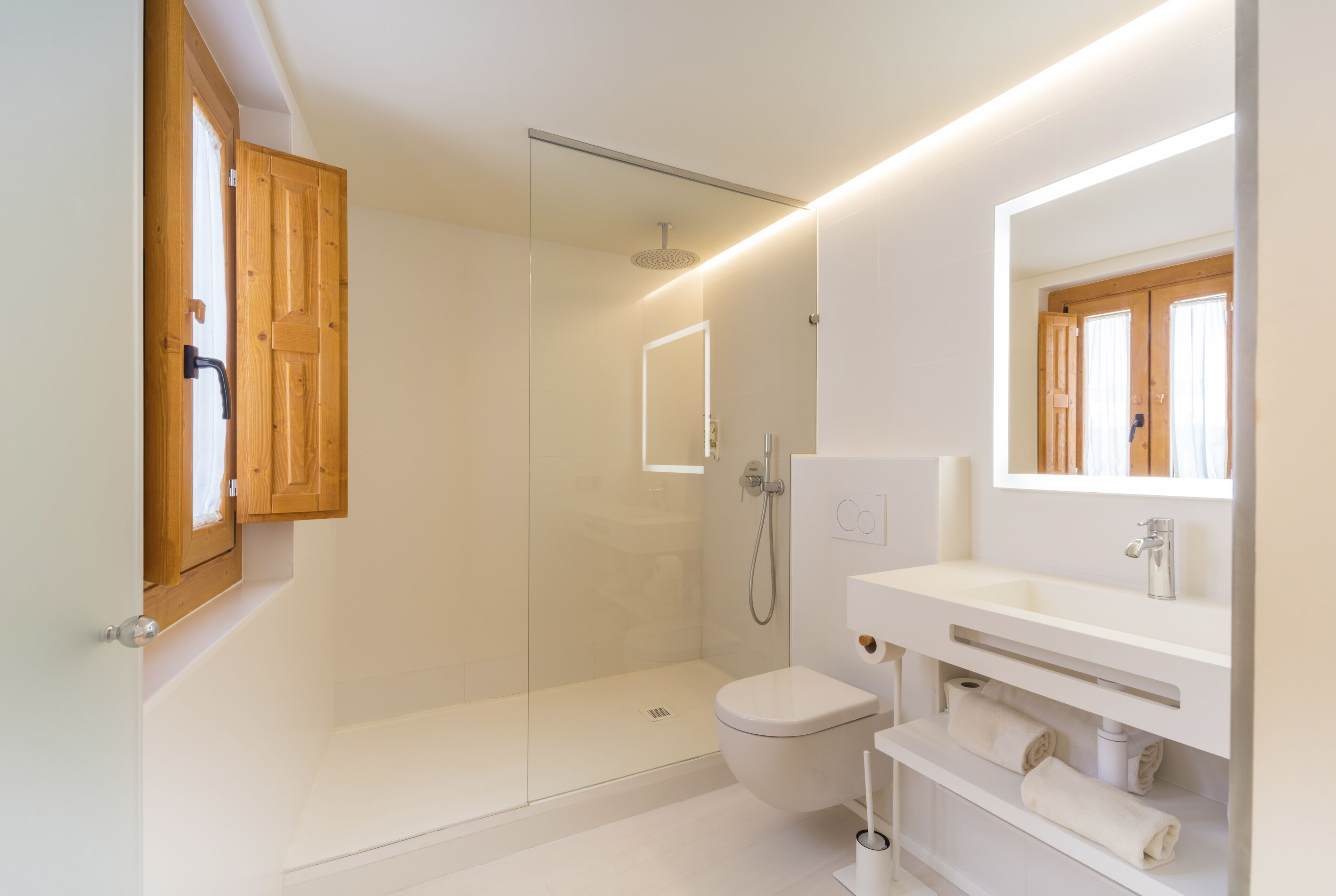 deluxe double room, terrace | bathroom | shower, rainfall showerhead, free toiletries, hair dryer