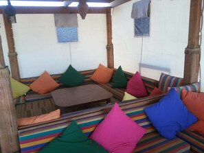 Tägliches inbegriffenes kontinentales Frühstück