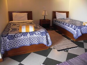 Blackout drapes, rollaway beds, free WiFi - Sea Soul (Dahab)