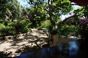 Daily continental breakfast (EUR 17 per person)