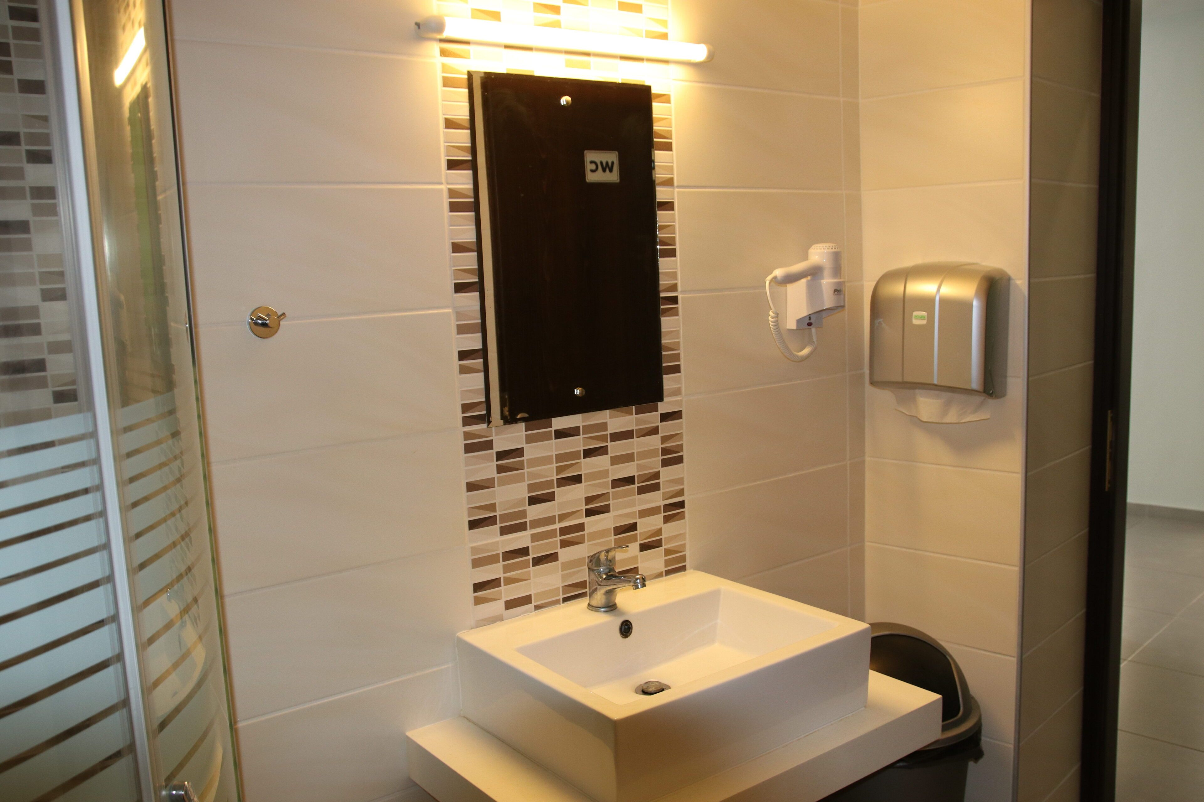 deluxe double or twin room | bathroom | shower, free toiletries, hair dryer, dressing gowns