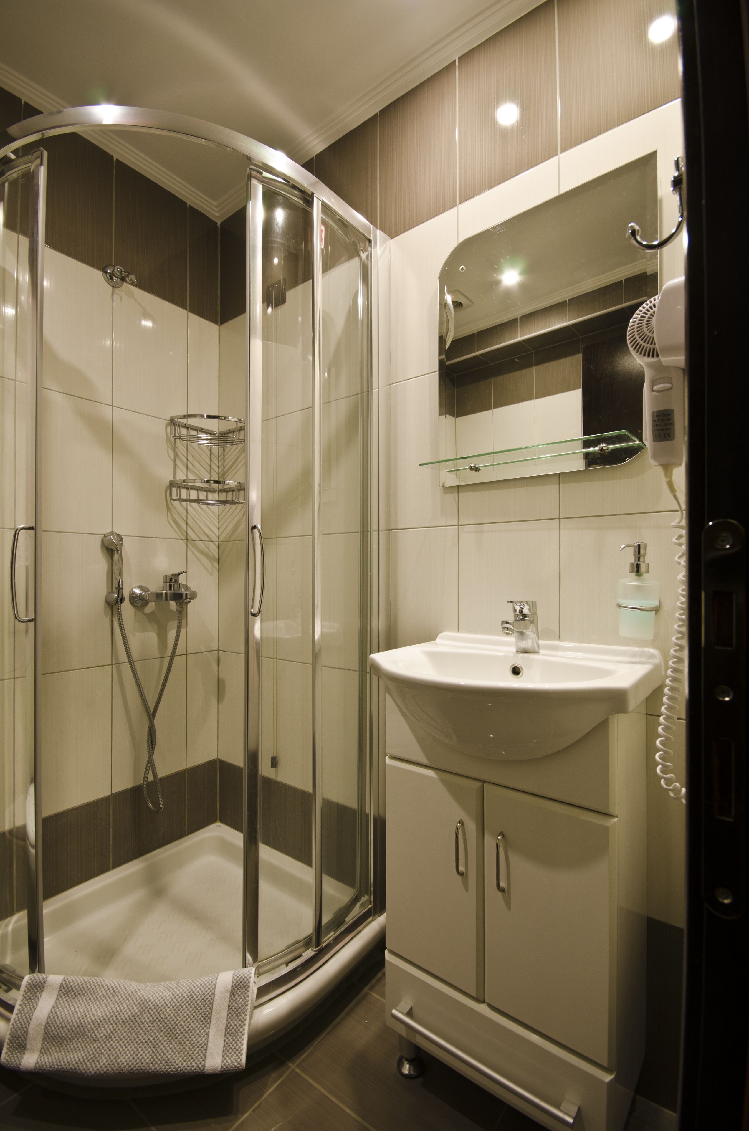 premium bedding, in-room safe, desk, laptop workspace