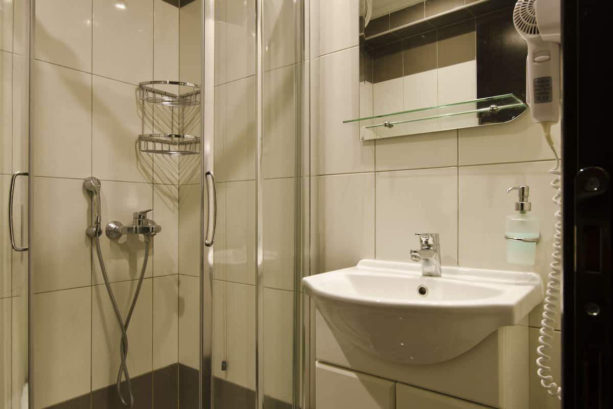 premium bedding, in-room safe, desk, laptop workspace