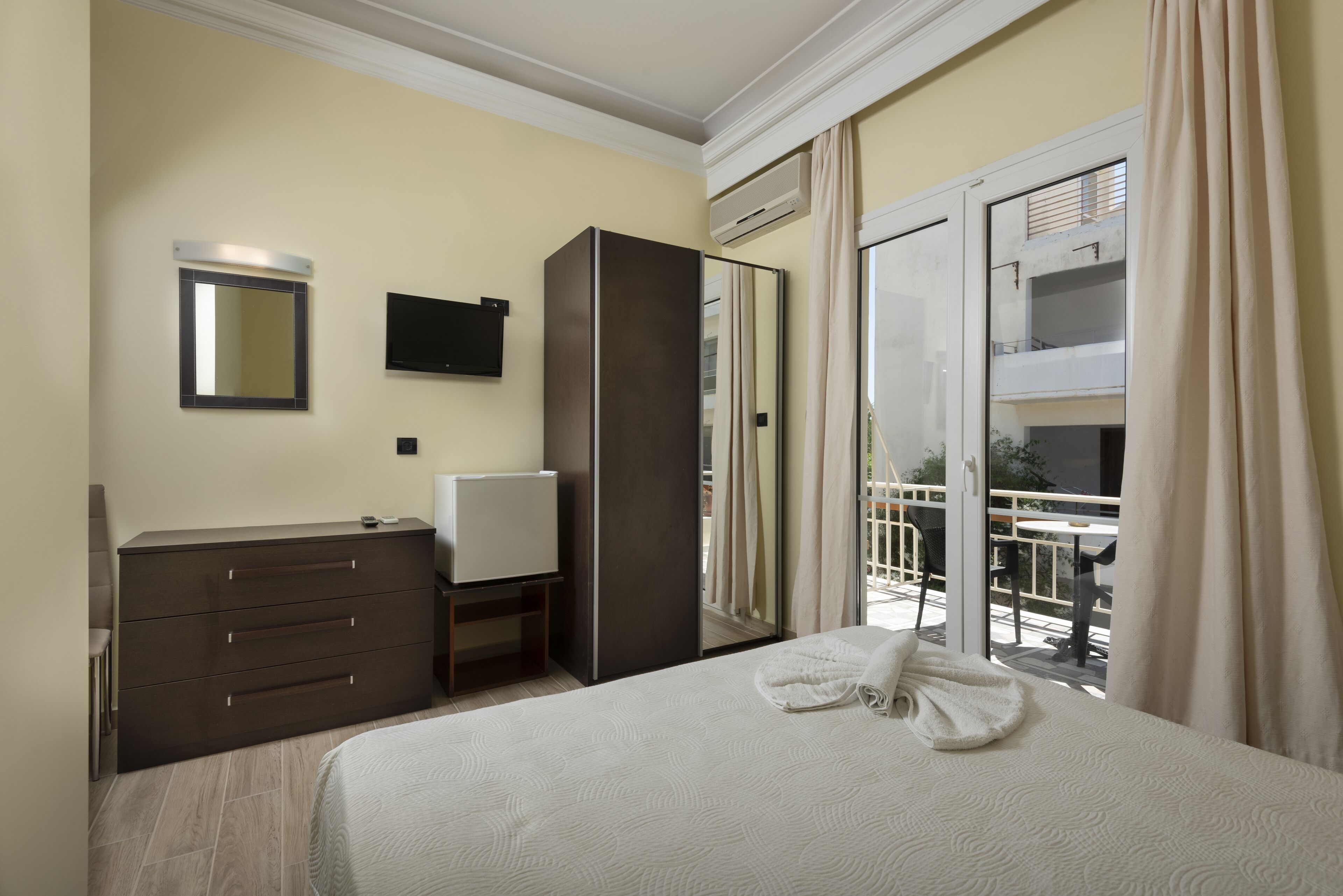 comfort double or twin room | premium bedding, in-room safe, desk, laptop workspace