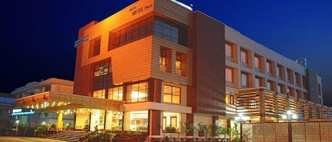 Mặt tiền nơi lưu trú