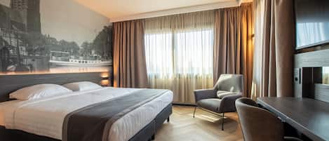 Deluxe Double Room, 1 King Bed | In-room safe, desk, iron/ironing board, free WiFi