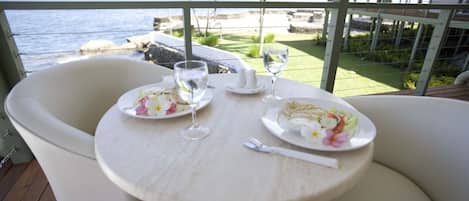 Breakfast, lunch, dinner served; international cuisine, ocean views