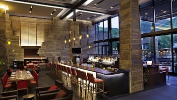 4 restaurantes; se sirven desayunos
