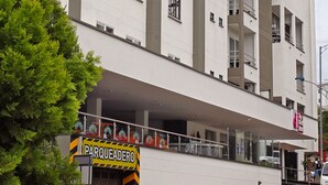 Unclassified image, 4 of 27, button - Top Deck Hotel (Pereira)