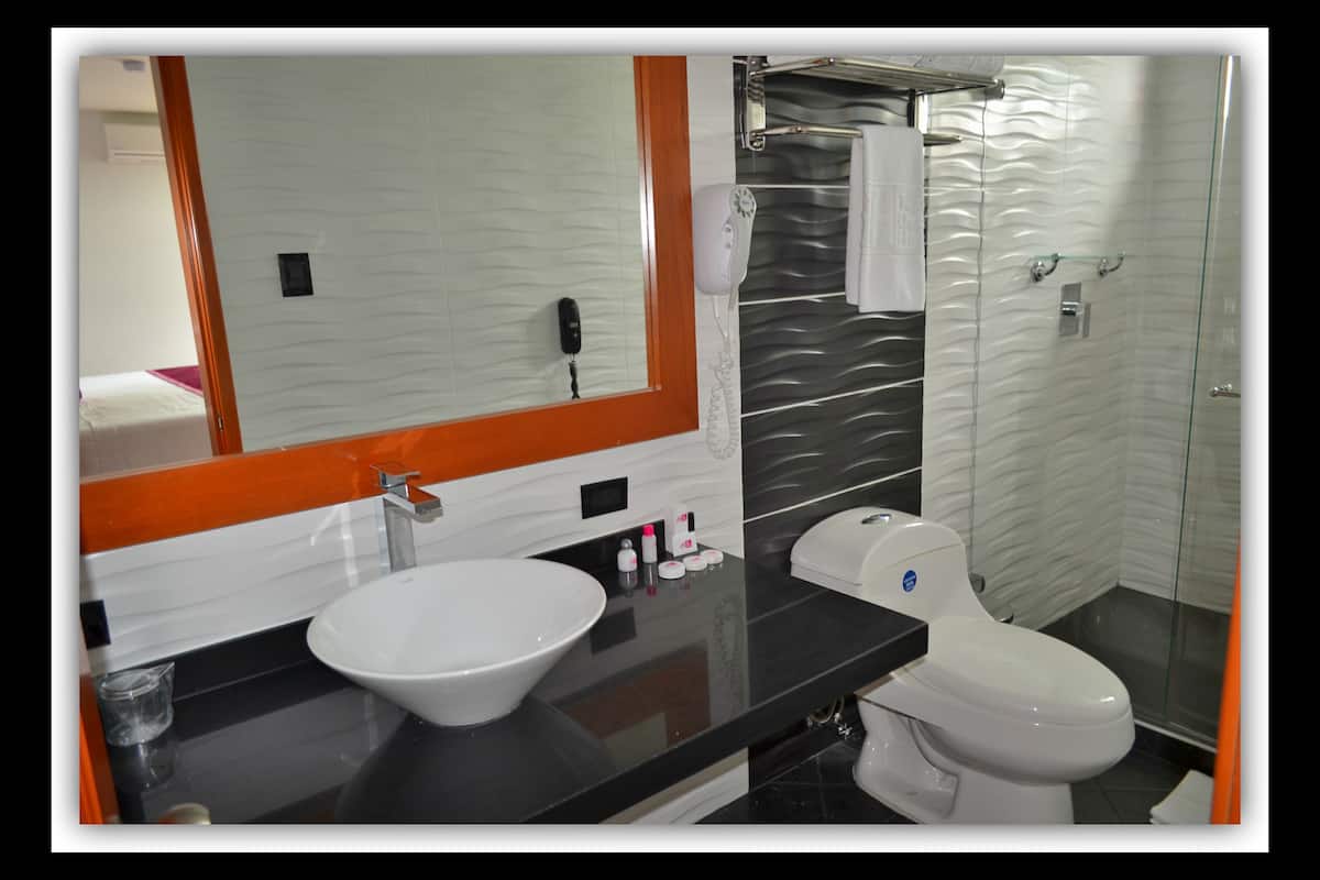 Luxury Double Room, 1 King Bed | Bathroom | Shower, hydromassage showerhead, designer toiletries, hair dryer
