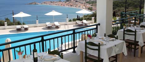 Outdoor pool, pool loungers