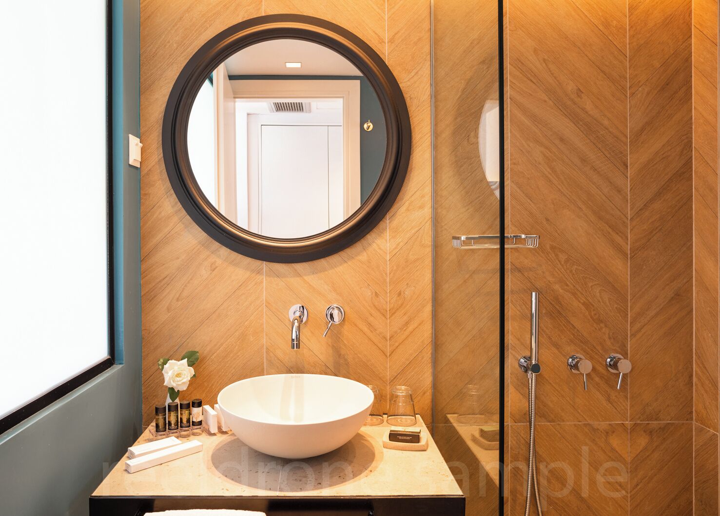 superior single room, sea view | bathroom | hair dryer, towels