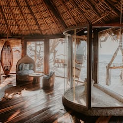 Bathtub, free toiletries, towels