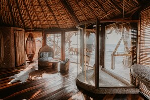 Badekar, toalettartikler (inkludert) og håndklær