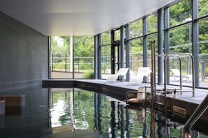 Innenpool, Liegestühle