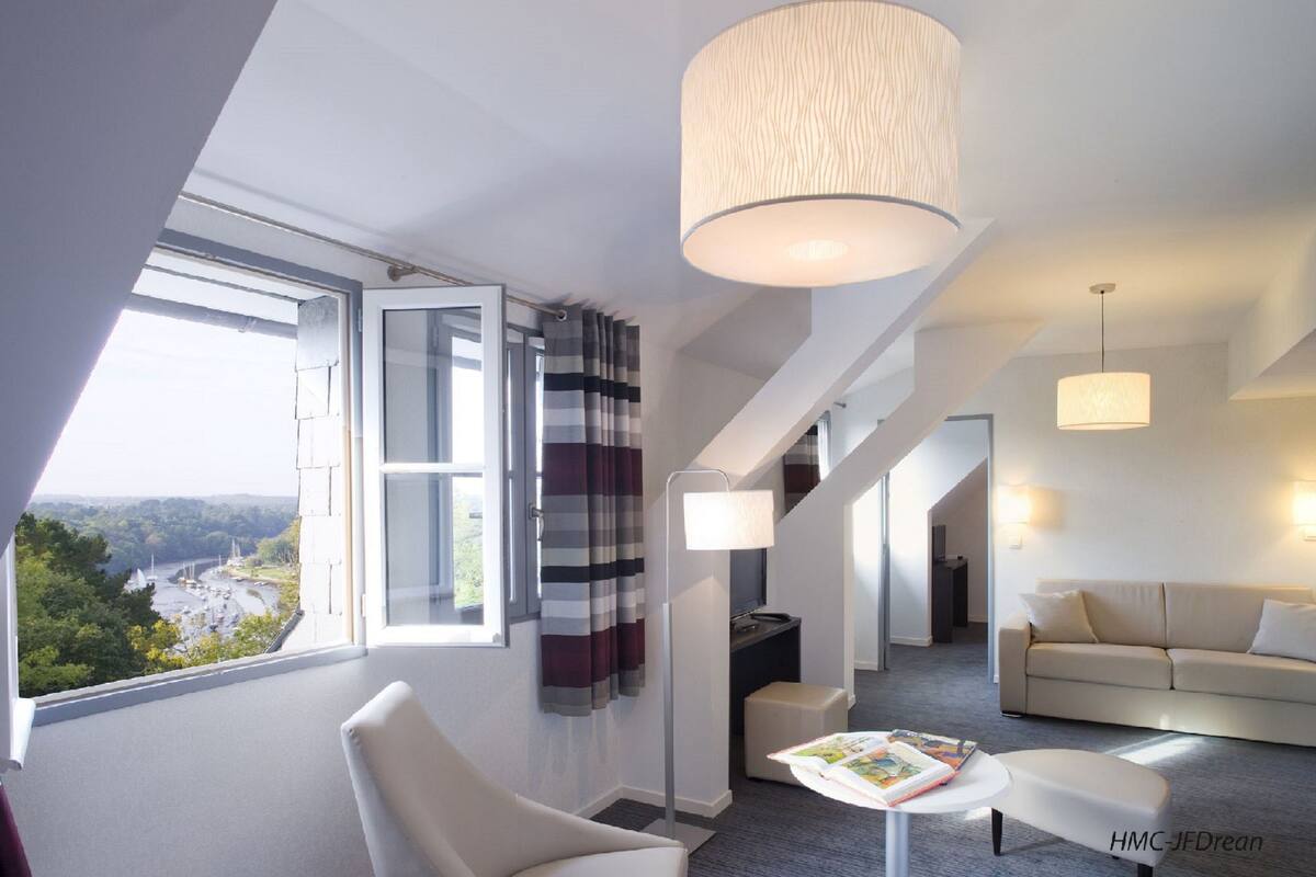 Superior Suite | Living area | Flat-screen TV