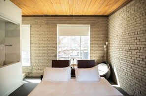 Deluxe kamer, 1 kingsize bed | Een bureau, geluiddichte muren, gratis wifi, beddengoed