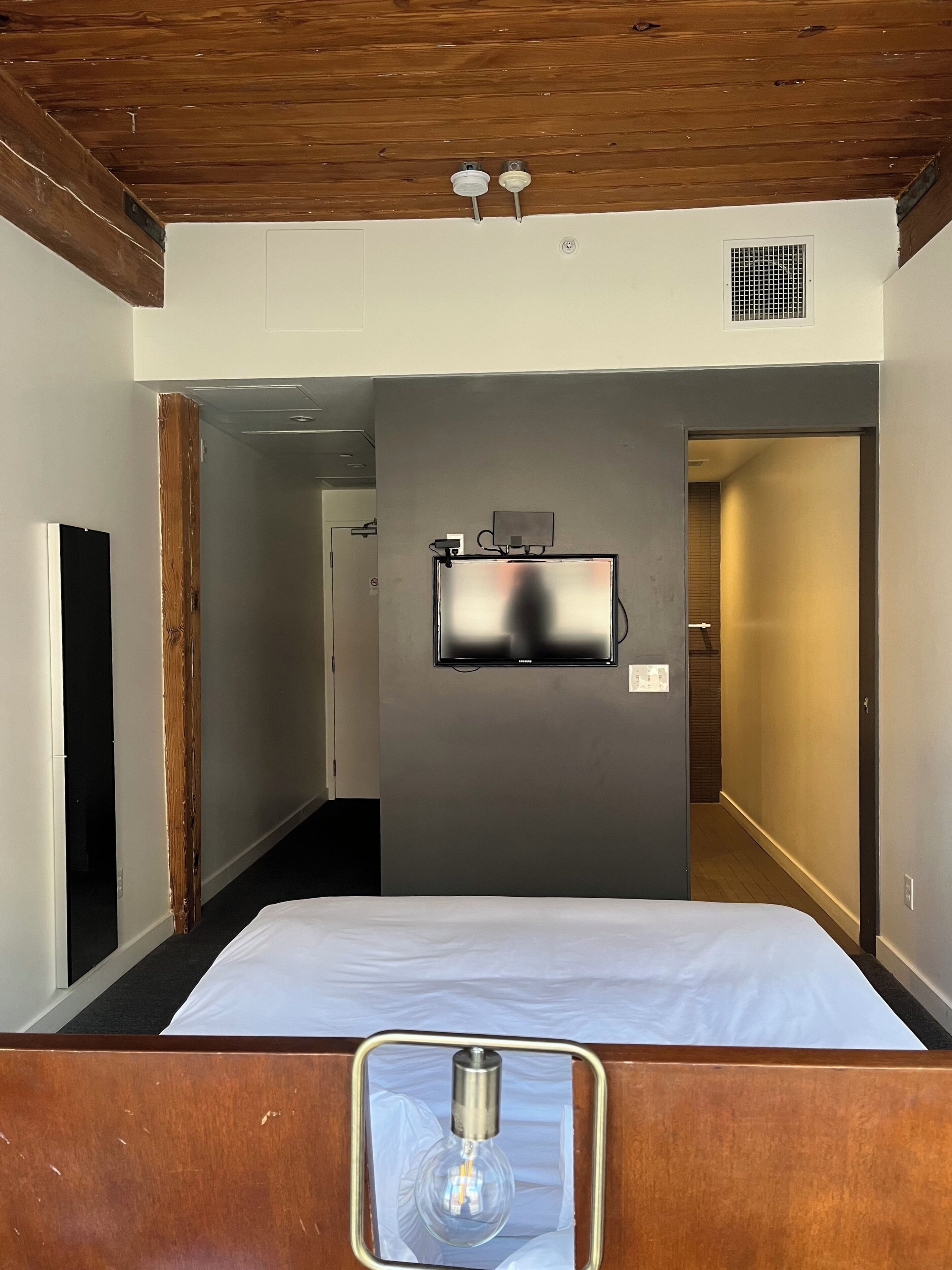standard room, 1 queen bed | desk, soundproofing, free wifi, bed sheets