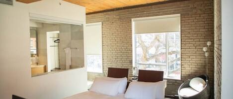 Deluxe Room, 1 King Bed | Desk, soundproofing, free WiFi, bed sheets
