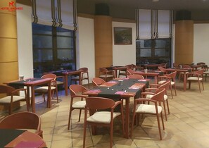 Free daily buffet breakfast - Hotel Ancares (Balboa)