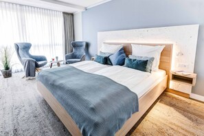 コンフォート ダブルルーム バルコニー | 高級寝具、ミニバー、セーフティボックス (室内)、デスク