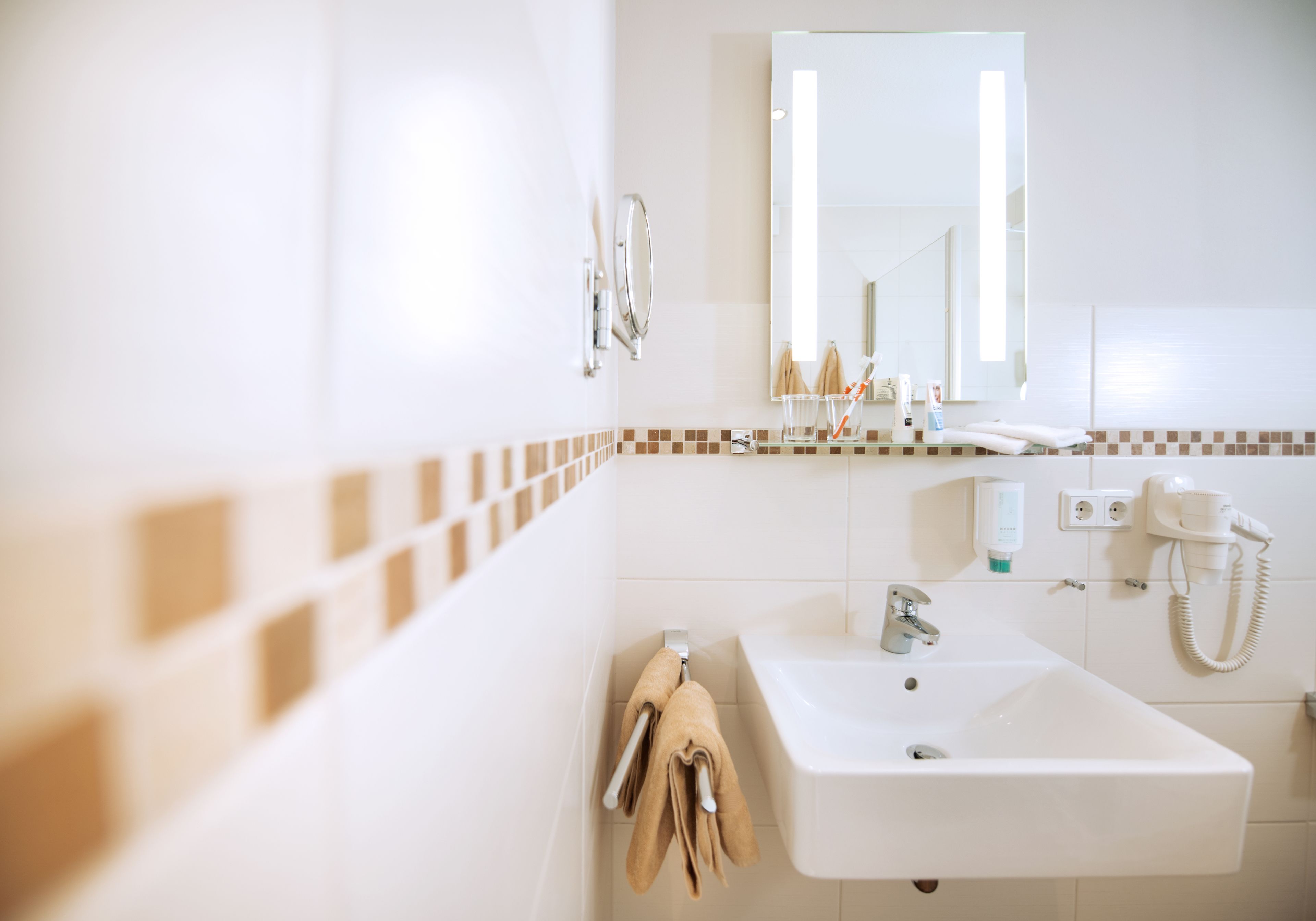 classic double room | bathroom | shower, free toiletries, hair dryer, towels