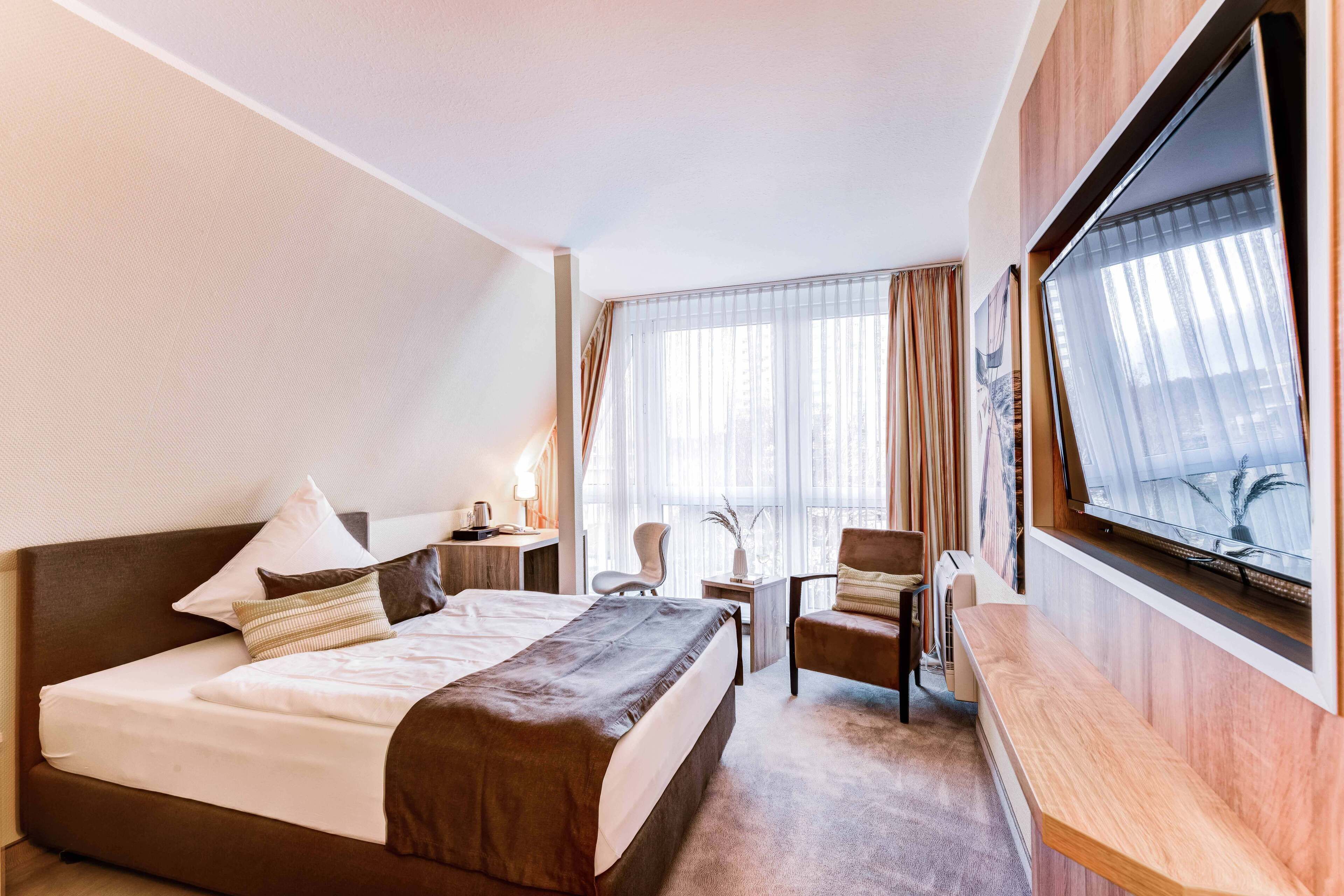 classic single room, 1 single bed, non smoking | premium bedding, minibar, in-room safe, desk