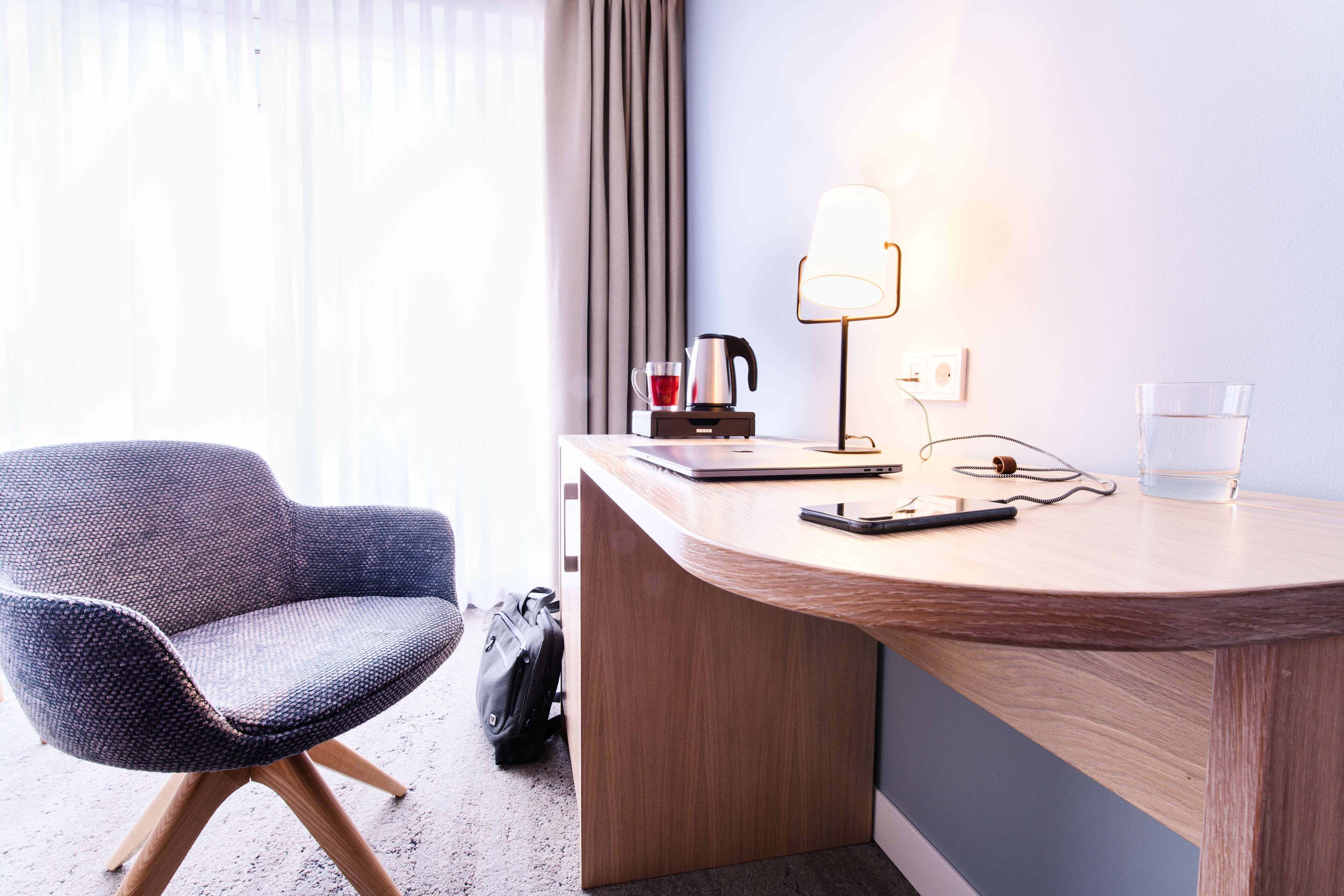 classic single room, 1 single bed, non smoking | living area | 30-cm flat-screen tv with cable channels, tv, heated floors