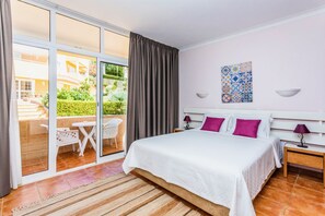 In-room safe, individually decorated, individually furnished, desk - Aurora Sol (Lagos)