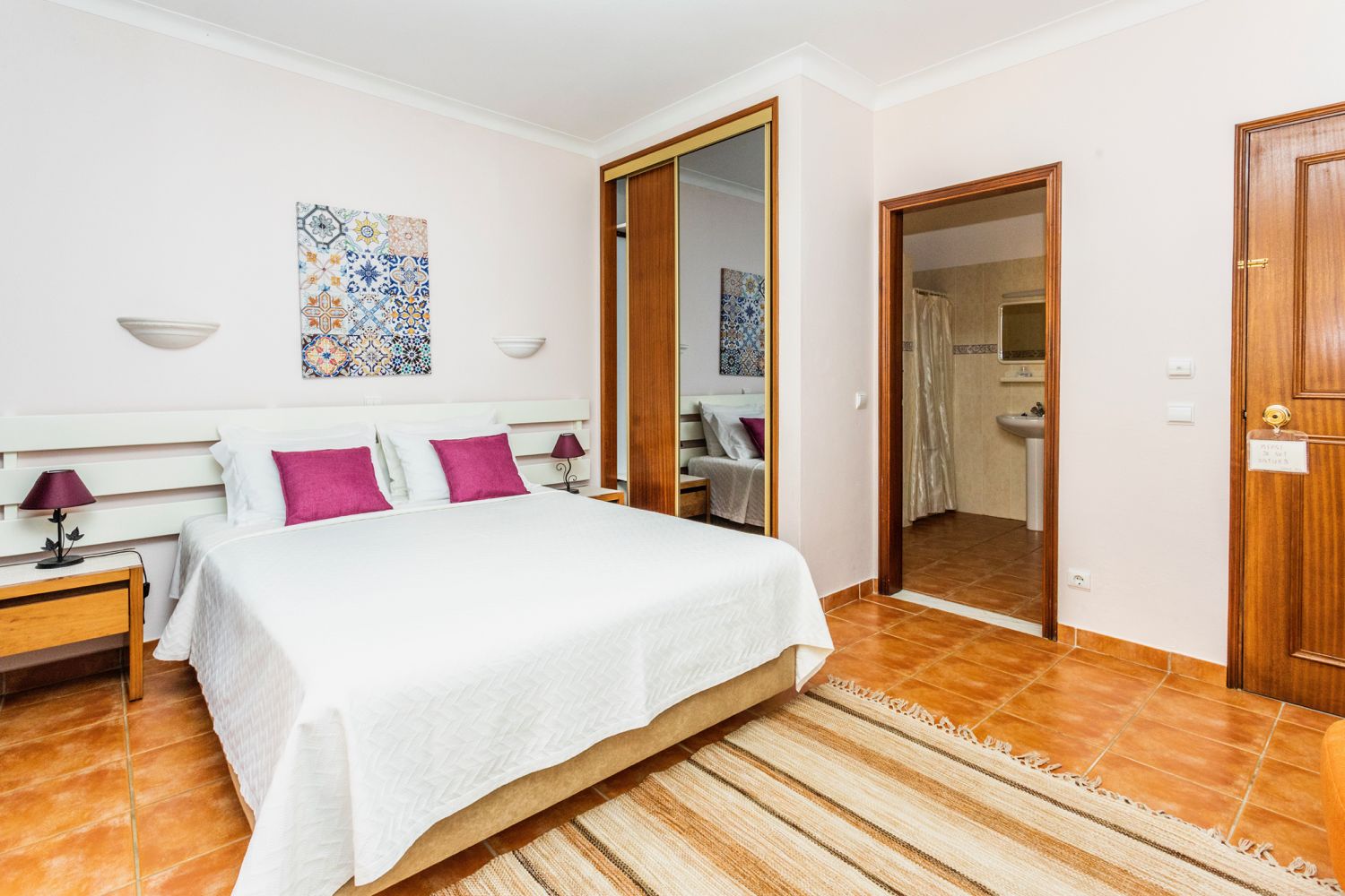 double room | in-room safe, individually decorated, individually furnished, desk