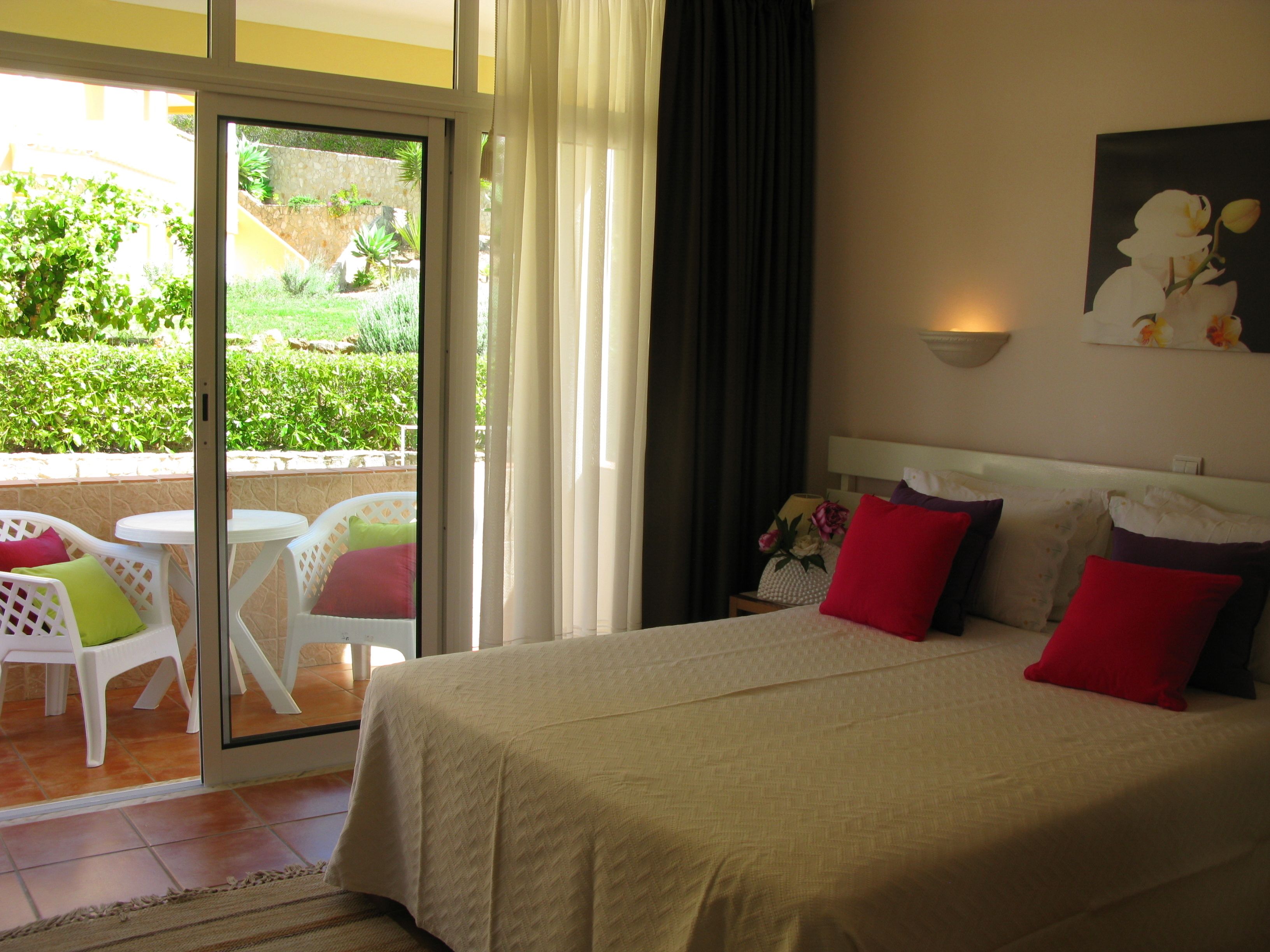 double room | in-room safe, individually decorated, individually furnished, desk