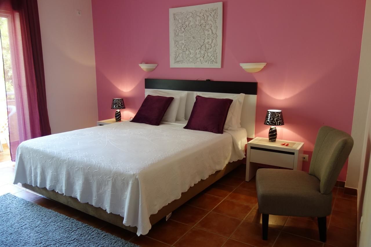 double room | in-room safe, individually decorated, individually furnished, desk