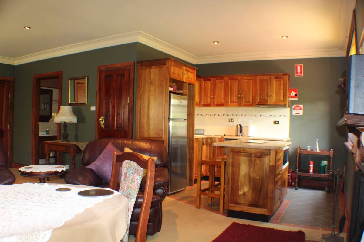 Suite, Garden Area
