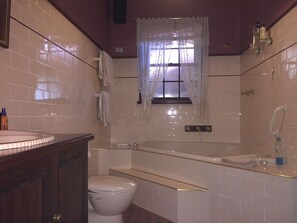 The Veranda Suite | Bathroom