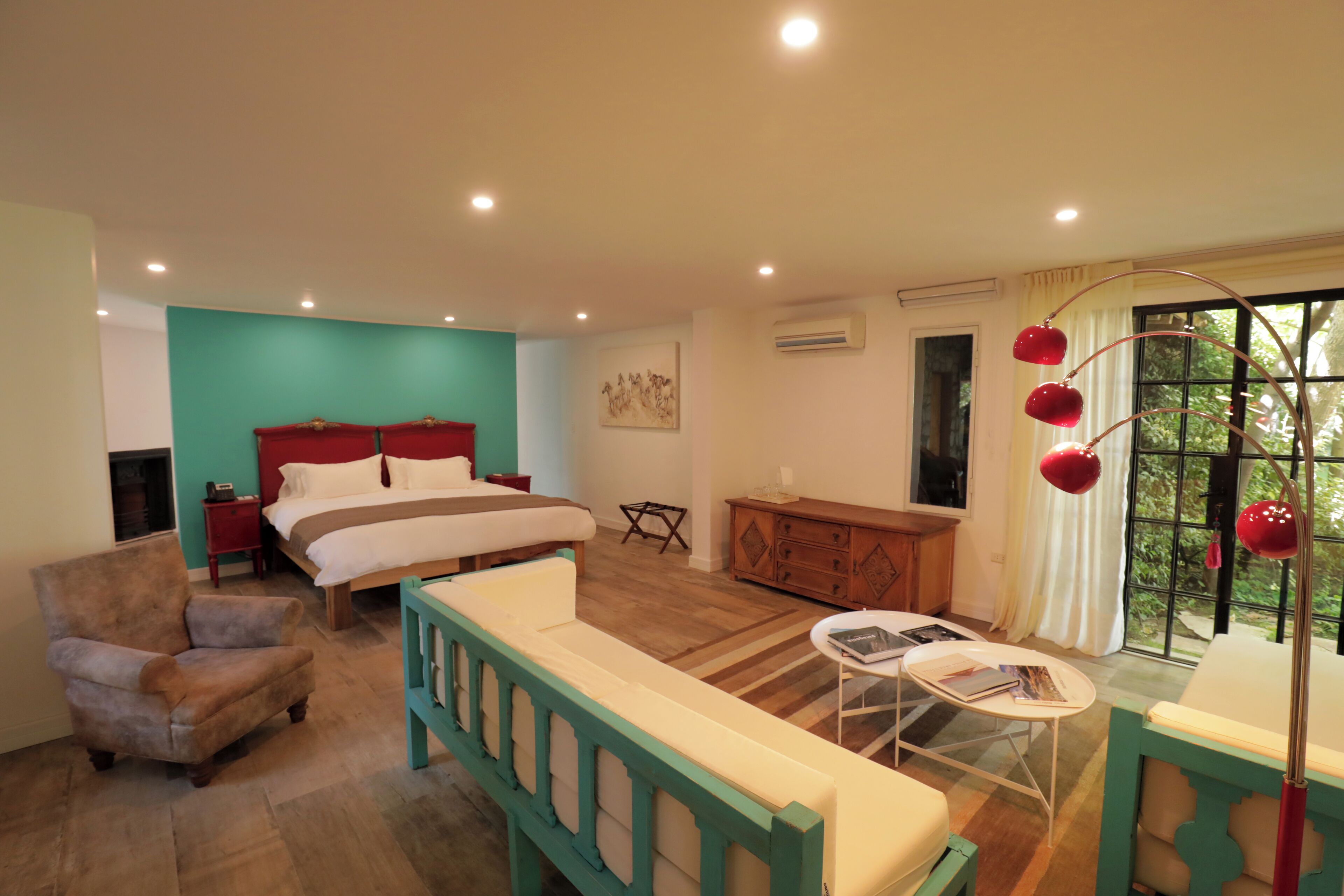 Dobbeltrom – superior | Sengetøy av topp kvalitet, dundyner, minibar og safe på rommet