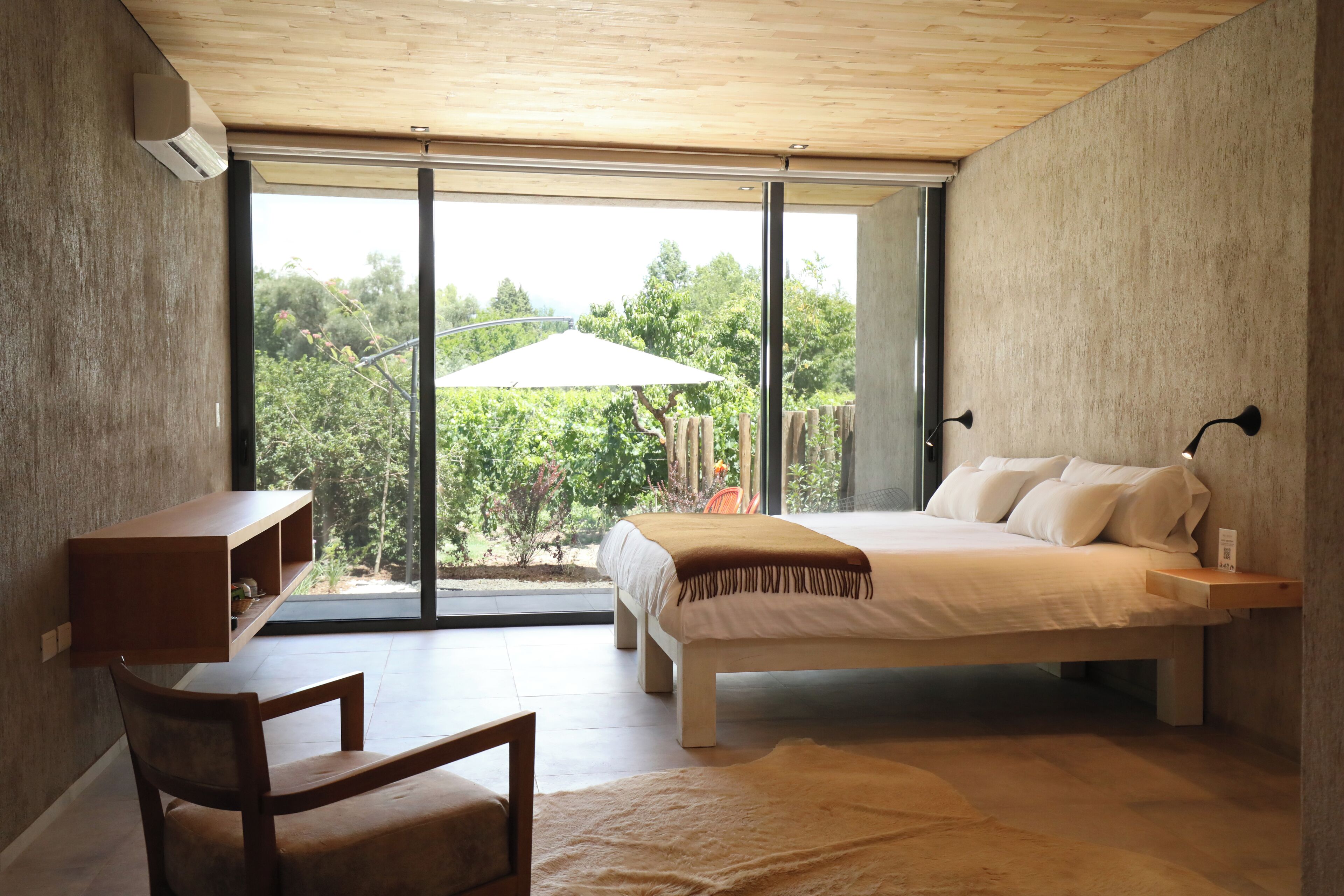 Dobbeltrom – superior | Sengetøy av topp kvalitet, dundyner, minibar og safe på rommet