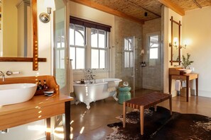 Karoo Family Suite | Bathroom | Separate tub and shower, rainfall showerhead, free toiletries