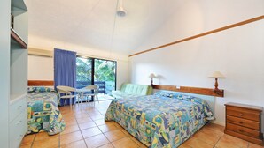Desk, soundproofing, free WiFi - Airlie Beach Motor Lodge (Airlie Beach)