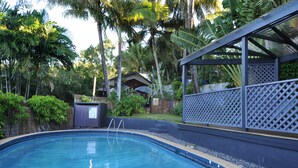 2 outdoor pools - Airlie Beach Motor Lodge (Airlie Beach)