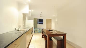 Apartment | Makan dalam bilik