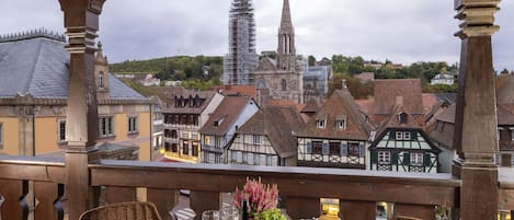 BALCONY SUITE | Premium bedding, minibar, in-room safe, desk