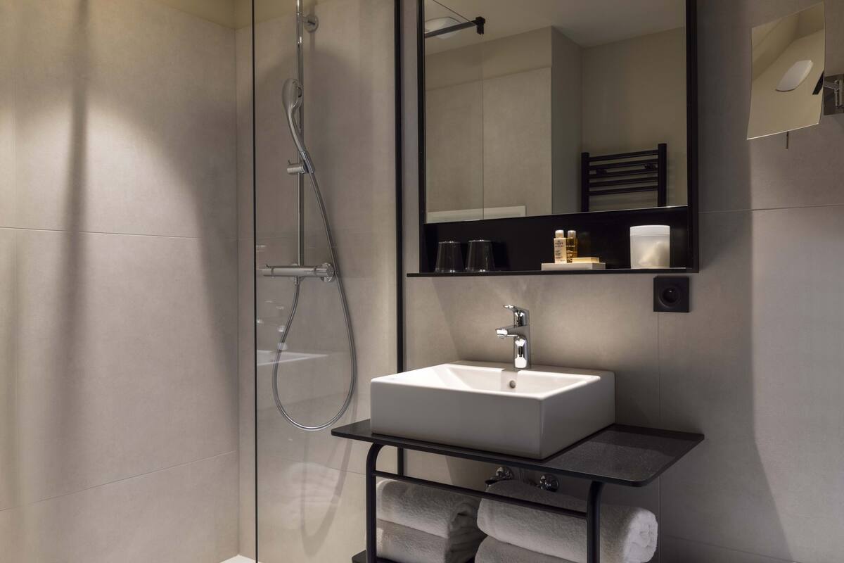 shower, free toiletries, hair dryer, bathrobes