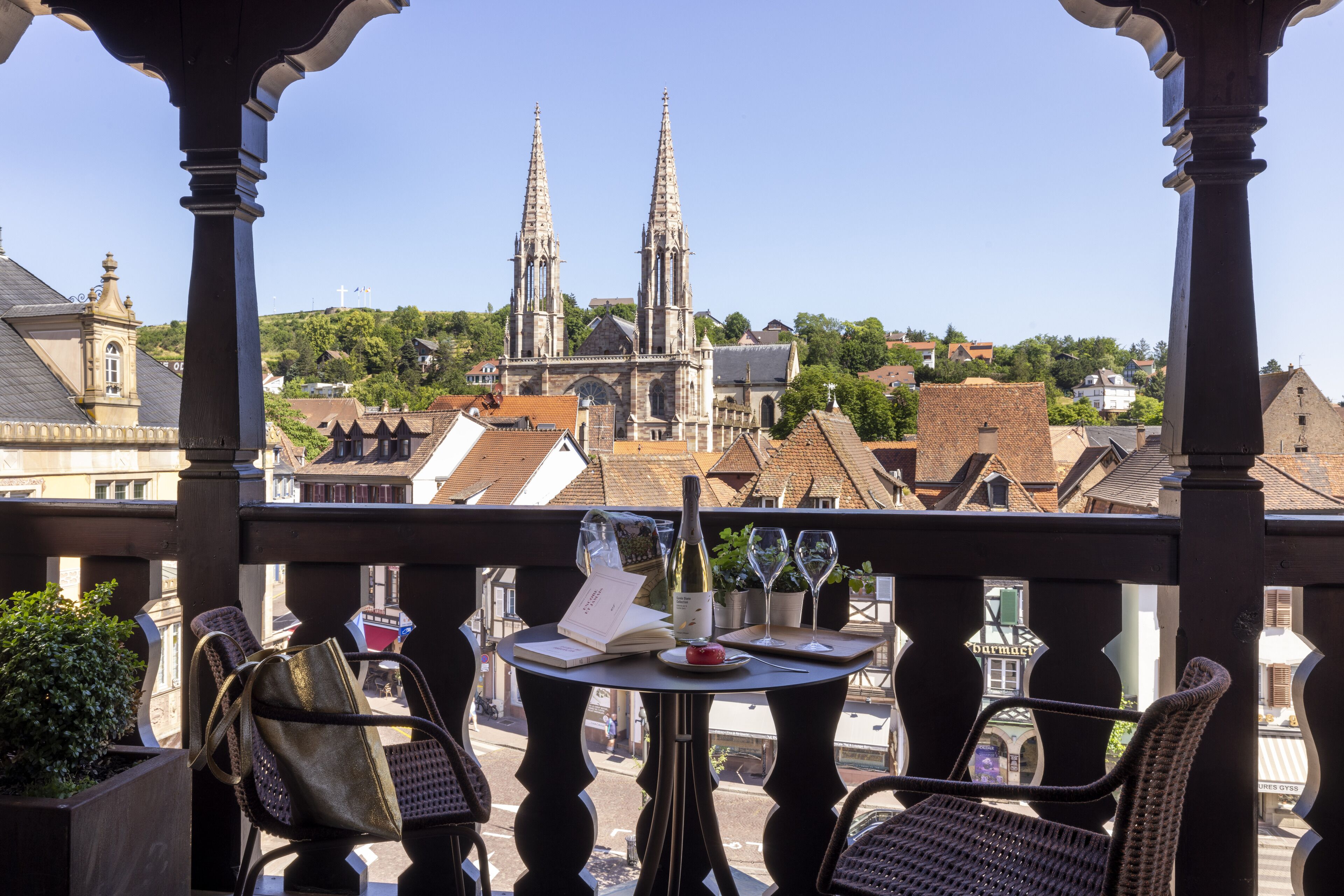 BALCONY SUITE | Premium bedding, minibar, in-room safe, desk