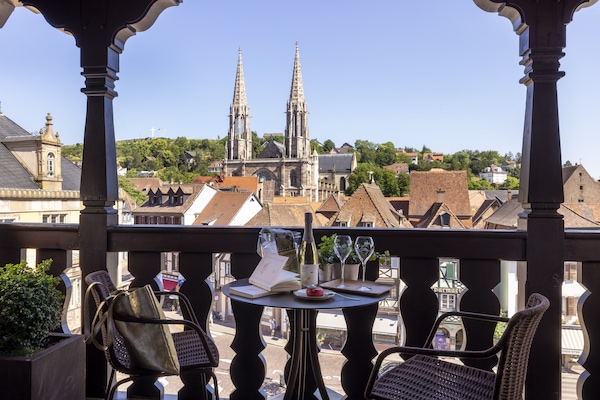 BALCONY SUITE | Premium bedding, minibar, in-room safe, desk