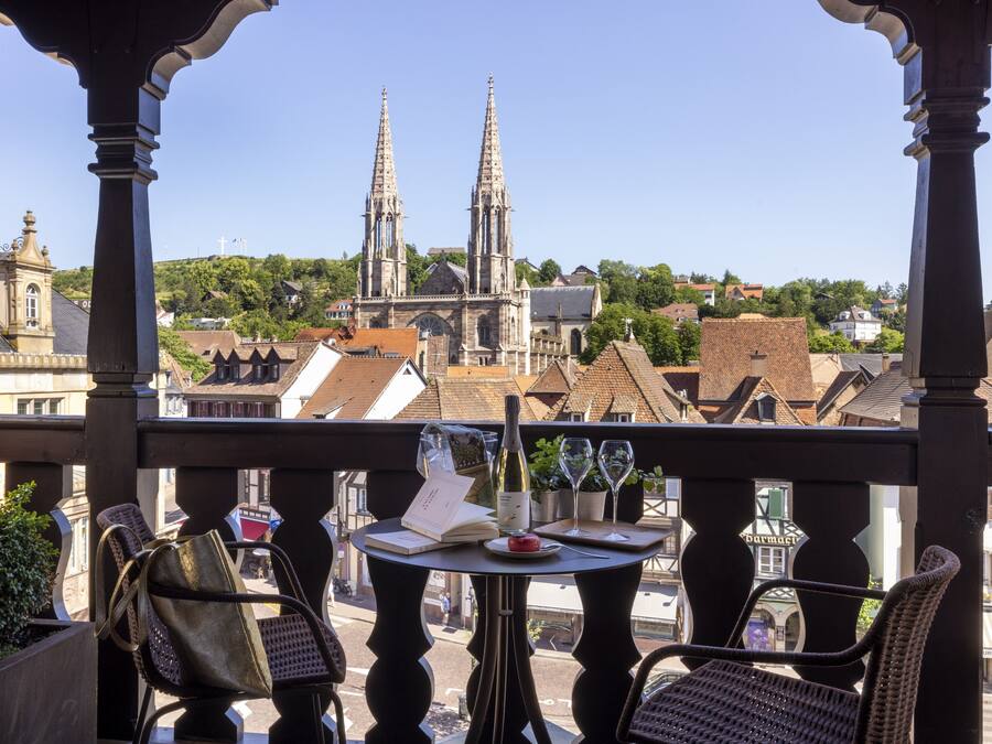 BALCONY SUITE | Premium bedding, minibar, in-room safe, desk