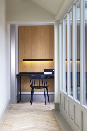SKY SUITE | Premium bedding, minibar, in-room safe, desk - Hôtel La Diligence (Obernai)