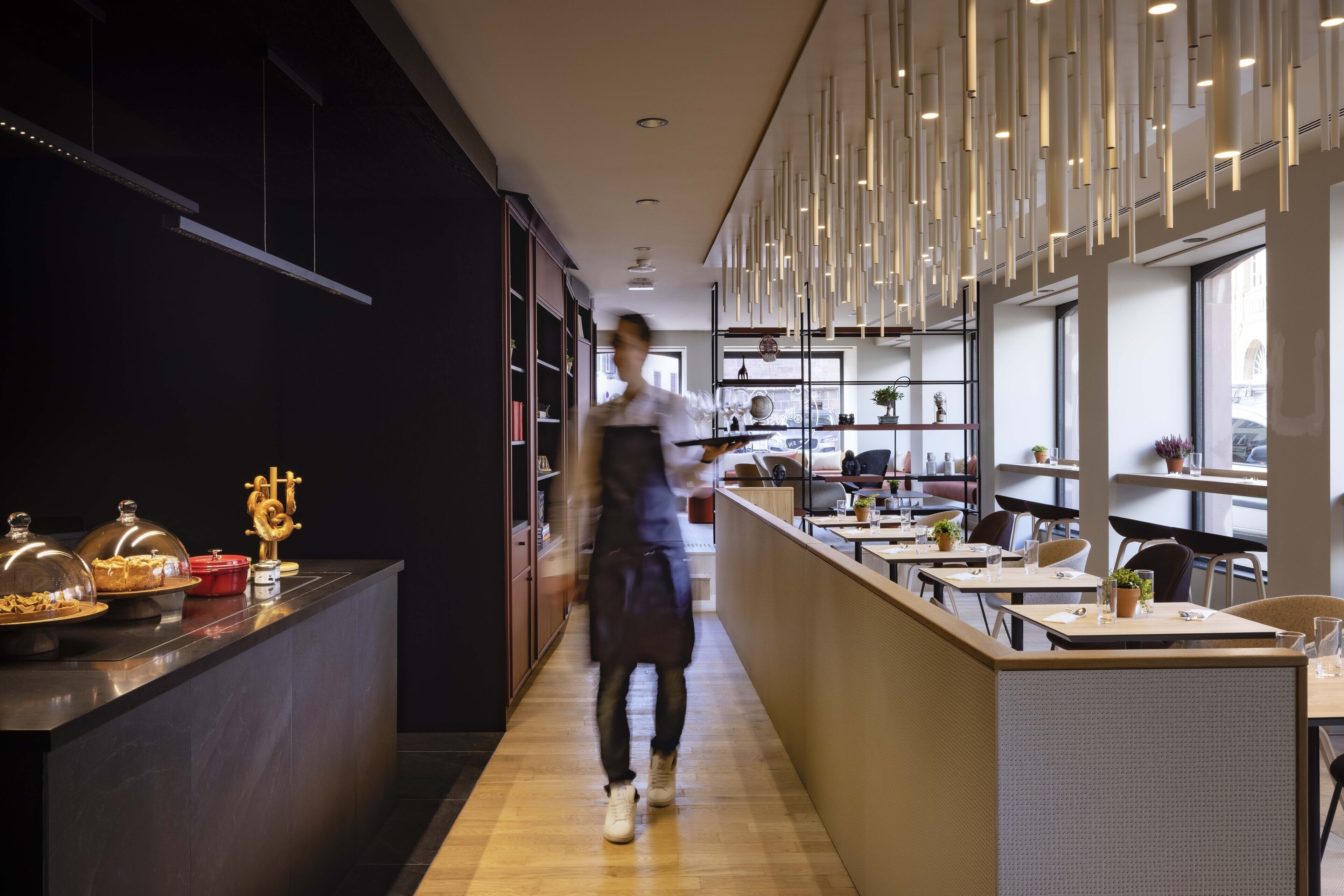 Bữa sáng buffet hàng ngày (18 EUR/mỗi người) 